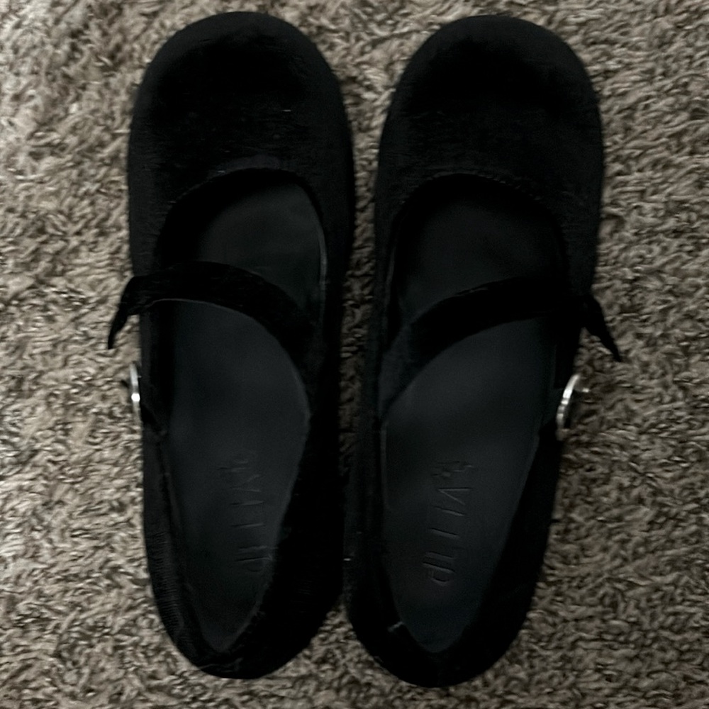 Worn once! These adorable Mary Jane’s were worn for one hour!